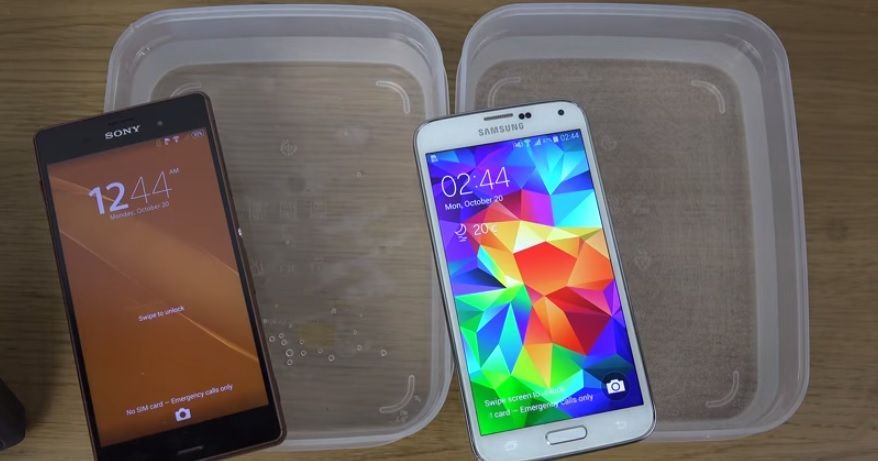 Sony Xperia Z3 vs Samsung Galaxy S5, test en agua